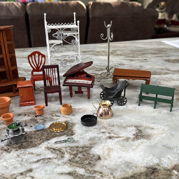 Doll house furniture. - Picture 3 of 6